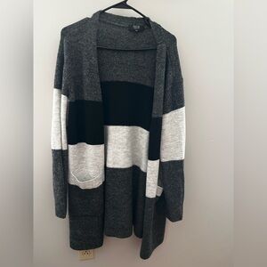 Chic Colorblock Cardigan in Black, Gray, and White L